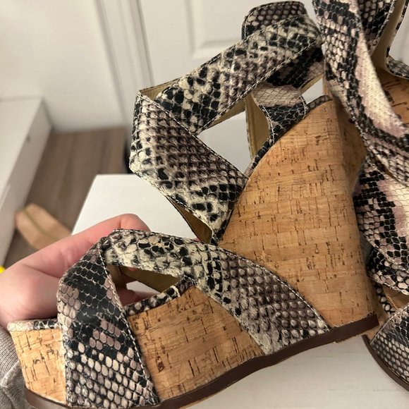 Women's MIA Snakeskin Platform Wedges size 7.5 - Picture 8 of 11